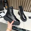 2023 Nouveau designer dames bottes d'équitation automne et hiver à lacets semelle épaisse lettre en métal bloc de couleur bottes courtes montrer des chaussures de mode polyvalentes minces pour femmes