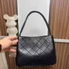 Designertas Dameshandtas Elegante en stijlvolle schoudertas Crossbodytas Zwarte schapenvacht M8631