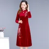 Casual Kleider Abend Party Kleid Elegante Damen Gold Samt Cheongsam Retro Bestickt Frühling Und Herbst Lila