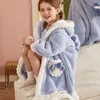 Пижамы для девочек, милый халат принцессы, зимние плотные мультяшные снежинки, бант, полотенца с капюшоном для детей, фланелевая пижама для маленьких девочек, домашняя одежда, От 3 до 10 лет 231006