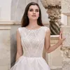 Scoop a-line Brautkleider ärmellose Applikationen Pailletten Tüll Sweep Zug Elegante Prinzessin Langes Brautkleid für Frauen