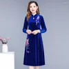 Casual Kleider Abend Party Kleid Elegante Damen Gold Samt Cheongsam Retro Bestickt Frühling Und Herbst Lila