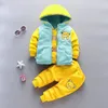 Conjuntos de roupas inverno bebê menino roupas outono algodão grosso quente com capuz camisola dos desenhos animados bonito urso threepiece menina terno 05y 231010