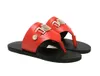 Kadın tasarımcı tarzı sandaletler yaz plaj terlikleri moda kalın tabansız ev siyah beyaz macaron terlik 35-44 kutu