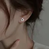 Boucles d'oreilles tendance couleur argent, petite fleur mignonne Simple noire pour femmes et filles, cadeau à la mode, bijoux livraison directe en gros