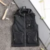 スポーツデザインメンズアウターウェアコートベストWeste Gilet Man Designer Brands Cardigan Hooded Vest Zip Large Pocket Trim Black Nesevelessジャケット