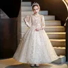 2023 Gold Blumenmädchenkleider Jewel Neck Ballkleid Spitze Applikationen Perlen Champagner Kinder Mädchen Pageant Kleid glänzende Geburtstagskleider Feder Langarm Brautjungfernkleid