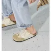 Kapdy 2022 Summowe palety u nogi damskie kapcie krowy zamszowe skórzane chodaki sandały dla kobiet retro moda swobodne mieszkanie muły butów x1011