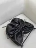 Kvinnors 2023 Ny vår/sommartrend Bow Knot Handhållen axelväska med nätverksröd Samma stil Crossbody Bag 231011