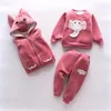 Conjuntos de roupas inverno bebê menino roupas outono algodão grosso quente com capuz camisola dos desenhos animados bonito urso threepiece menina terno 05y 231010