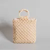 Handgjorda vävda handväskor för kvinnors sommarnischdesign, ihålig pendling av träpärlväska för kvinnor