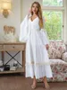 Robes décontractées Zoctuo Blanc Bal Pour Femmes 2023 Flare À Manches Longues Robe À Col En V Midi Garniture Glands Lâche Slim Robes