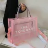 Kopplingspåsar Tote för kvinnor 2023 Summer Luxury Designer Handväskor Transparent Big Clear Beach Bag Stor väska Purse 231010