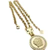 Collana stilista Collana con lettera V Ciondolo Banshee Testa di Medusa placcata in oro 18 carati da donna VE7243k