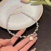 Fransk vintage pärlchoker vit akryl pärla kedja blomma hänge halsband för kvinnor mode smycken festtillbehör