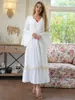 Robes décontractées Zoctuo Blanc Bal Pour Femmes 2023 Flare À Manches Longues Robe À Col En V Midi Garniture Glands Lâche Slim Robes