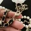 Catena di vita di design di lusso Cintura di marca intrecciata in pelle a tre strati Catene di metallo vintage Cinture con ciondolo di perle Accessorio Cintura sottile da donna