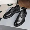 Robe chaussures hommes dentelle sculpture affaires cuir faisant à la main de haute qualité vêtements de travail style oxford mariage