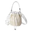 Monederos 90% de descuento 2023 Super Fire Bucket Bag Cross Body Candy Letter Bucket Bag Moda Versátil Bolso de mano para mujer