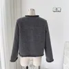 Vestes pour femmes Automne Vêtements coréens Luxe Parfumé Lait Gris Tweed Laine All-Match Élégant Lâche Pompon Manteau Chic Veste Casaco