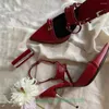 Sandali Nero / rosso Slingback Punta a punta Tacchi sottili in metallo Rivetto Cinturino incrociato Décolleté da donna sexy Fibbia poco profonda Gladiatore di moda