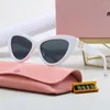 Solglasögon mode MIU Designer Cat Eye Frame Women's Anti-Radiation UV400 Men's Retro Glasses
