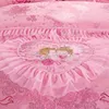 Conjuntos de cama Vermelho Rosa Luxo Lace Casamento Set King Queen Size Princesa Cama Jacquard Bordado Duveta Capa Colcha Folha 231011