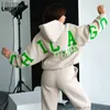 女性のパーカーlaisiyi streetwear秋の冬の女性長袖ルーズカジュアルプルオーバー厚い暖かいファッション特大のフード付きフーディーを維持する