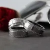 Anillo de diamantes de doble fila de lujo, anillo de pareja de moda, acero de titanio de alta calidad, suministro de joyería resistente al agua 317c