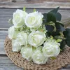 Dekorativa blommor Röd konstgjorda rosbukett Simulering Silk Roses Bröllop Bride Holding Home Living Room Garden Flower Arrangement Decorement