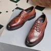 Robe chaussures hommes dentelle sculpture affaires cuir faisant à la main de haute qualité vêtements de travail style oxford mariage