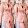 Dames tweedelige broek Roze satijnen paksets voor dames 2-delig jasje met dubbele rij knopen en bruiloft Moederblazer Elegante broekpakken