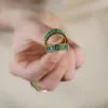 Anéis de casamento cor de ouro verde zirconia cúbica anel de dedo completo para mulheres de duas peças Banda de noivado de noivado CZ jóias de embrulho duplo