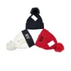 Moda malha gorro para mulher designer flangeando gorros pretos inverno quente pom pom branco designer chapéu 3 cores