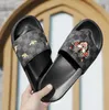 Модные тапочки Роскошные дизайнерские сандалии Плоские резиновые пляжные туфли На открытом воздухе противоскользящие домашние желе для любителей мужчин и женщин Оптовая продажа