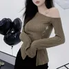 Kvinnors T-skjortor Koreansk stil Skruvtråd tätt passande långärmad söt av axeltröja Kvinnor Hösten 2023 Slim Tee Crop Tops