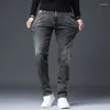 Мужские джинсы 2023, осень-зима, брендовые, черные, серые, приталенные, прямые, в классическом стиле, для молодых, умные, повседневные, тонкие, эластичные, из денима