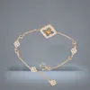 2022 New Fashion Clover Designer Charmelets 18k Gold 4 Leaf Italy Brand Vintage Luxury Mother Pearl Bracelet Fiesta de brazalete Wed4617813