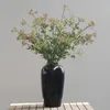 装飾的な花82cm人工水植物ブーケフェイクプラスチックグラスフェイクワイルドフラワーパーティーウェディングホームデコレーション用リーフスブランチ