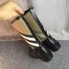 2023 Luxe designer korte laarzen met zwart, wit, rood en grijs geruite strepen voor herfst en winter Zachte koeienhuidproductie Zwarte damesschoenen en mode bBots
