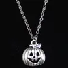 Autres accessoires de mode 20pcs Nouveau collier de mode 18x15 mm Pumpkin Jack Lantern Halloween Pendants courts longs femmes hommes colorions bijoux de boucons Q231011