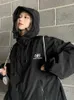 Womens Jackets Qweek Y2K Green Windbreaker Jacket Kvinnor Överdimensionerad Hip Hop Streetwear svart vattentät huva Pälsa Harajuku Techwear Ytterkläder 23101010