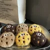 Preciosos llaveros de galletas de tamaño pequeño, galletas de felpa Kawaii, aspecto de correa y broche, dos estilos, accesorios de moda para niñas, café amarillo