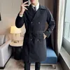 Trench Coats Masculino 2023 Novo Estilo Britânico Trespassado Masculino de Comprimento Médio em Cor Sólida Damasco para Outono e Inverno Casual Wear J231012