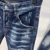 Jeans da uomo Pantaloni da uomo alla moda con stampa di lettere High Street Moto Biker Jeans slim con foro casual Pantaloni in denim con vernice spray 088 # L231011