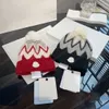 Tasarımcı Beanie Erkekler Monclir Şapka Pom Pom Pom Mens Beanie Kış Termal Örgü Şapkalar Mektup JACQUARD UNISEX Sıcak Kafatası Şapkası Bonnet Casquette Kış Şapkası