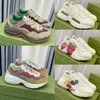 Designer sneakers rhyton casual skor män kvinnor pappa sneaker lady luxurys löpare tränare chaussures multicolor plattform skor storlek 35-46