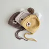 Nieuwe schattige bloem babymeisje hoed winter lente warm gebreide gehoorbescherming pasgeboren peuter meisje hoeden mutsen motorkap