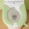 便座は洗面所のトイレ用の1組のクッション防水プロテクターをカバーしています