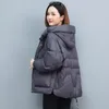 Piumino da donna Parka 2023 Giacca corta invernale in cotone con cappuccio Mantenere ispessimento Cappotto caldo Grace Abbigliamento formale Parka di mezza età 231011